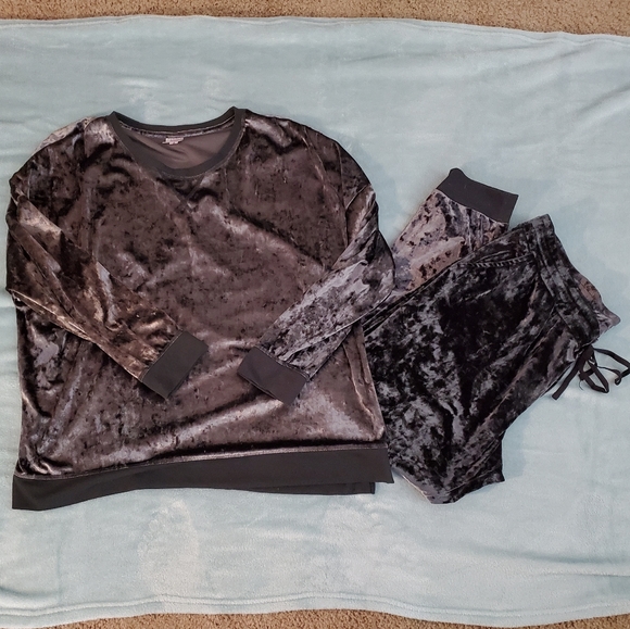 Other - Velour Sweatsuit